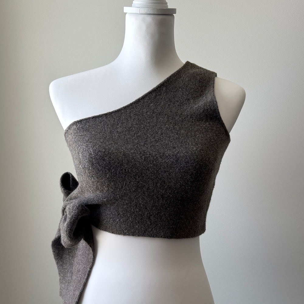 Zara Gray One-Shoulder Crop Top